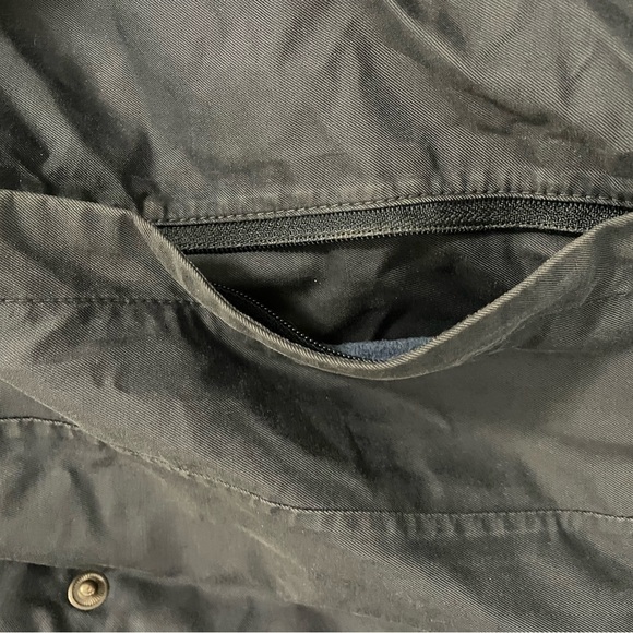 Love this jacket, it’s really warm but it doesn’t fit me anymore - Picture 3 of 5